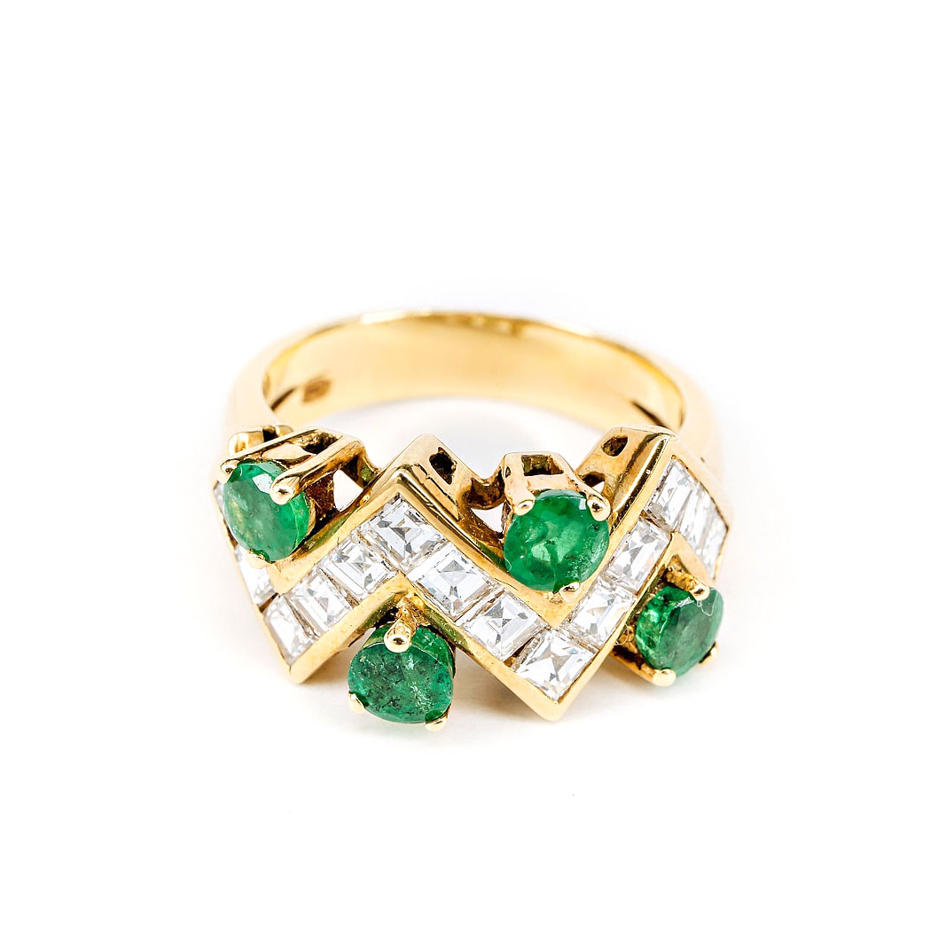 Anello in Oro Giallo Diamanti e Smeraldi