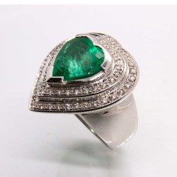 Anello A Cuore In Oro Bianco Diamanti E Smeraldo