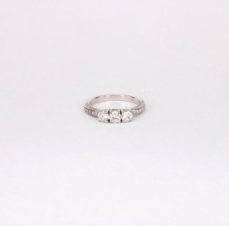 Anello Fiore in Oro Bianco e Diamanti